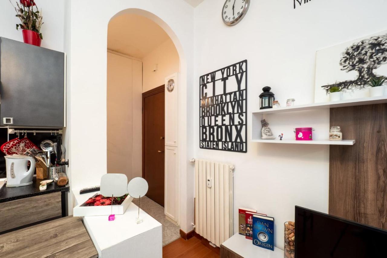 Navigli Apartment- Hosted By Sweetstay Milan Bagian luar foto