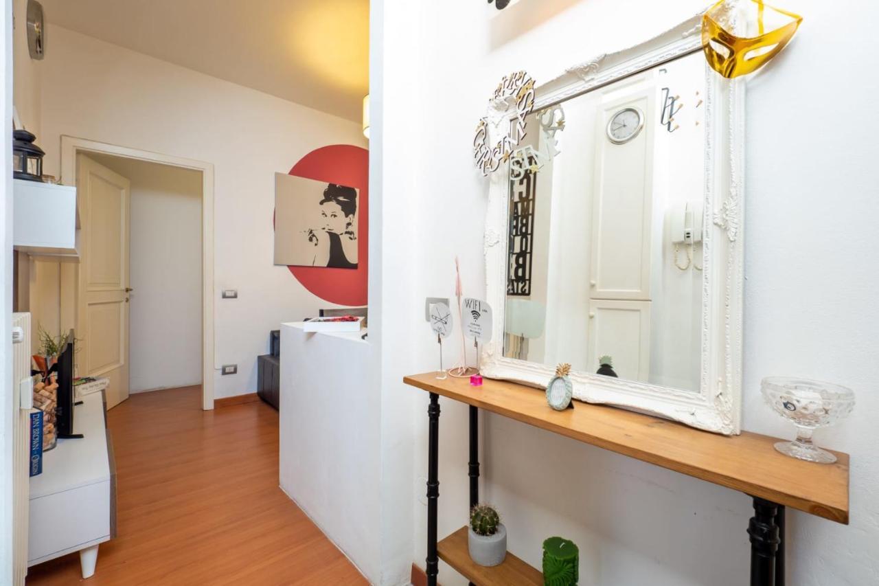 Navigli Apartment- Hosted By Sweetstay Milan Bagian luar foto