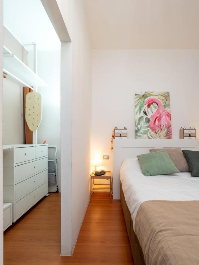 Navigli Apartment- Hosted By Sweetstay Milan Bagian luar foto