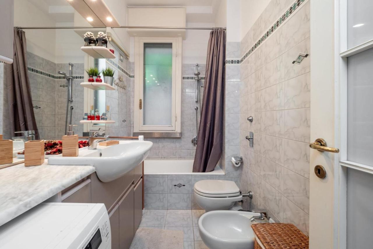 Navigli Apartment- Hosted By Sweetstay Milan Bagian luar foto